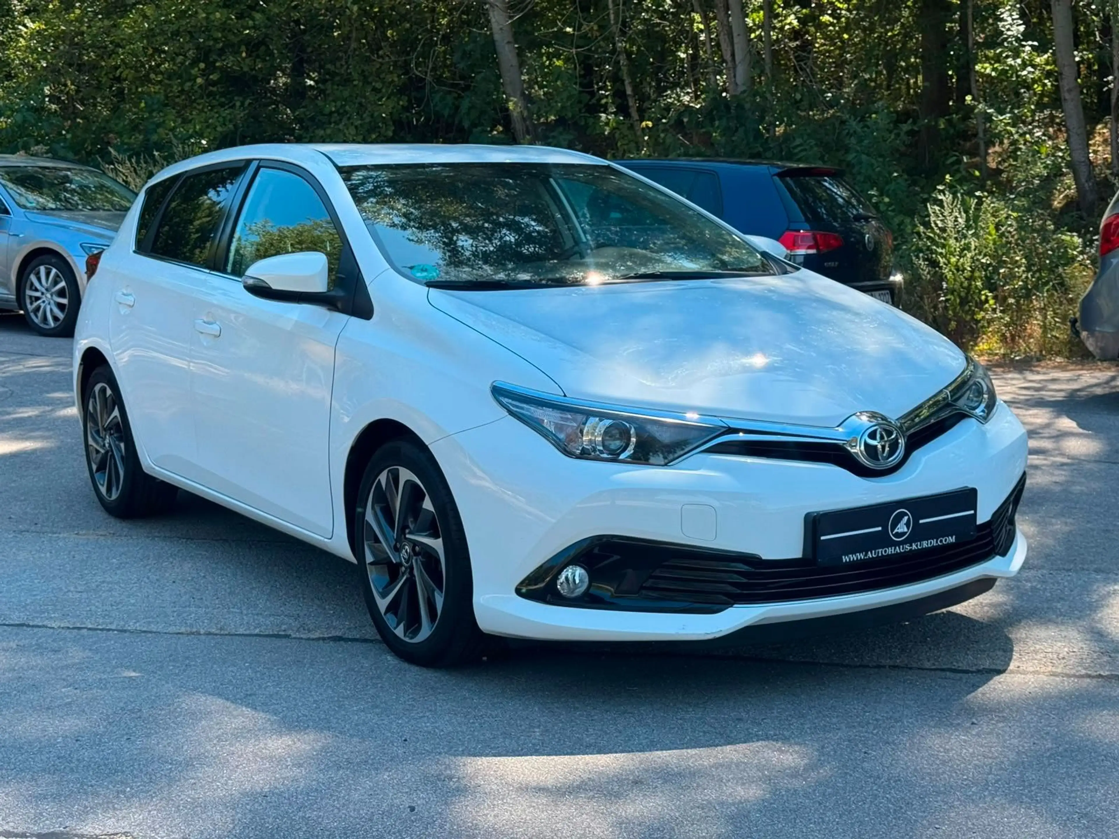 Toyota Auris 1.2T Design Edition 8FACH R-KAM 17" LM SHZ — photo 4