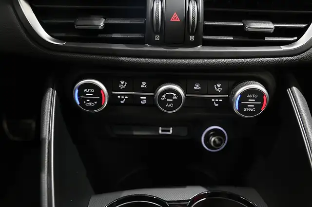 Alfa Romeo Giulia 2.0 16V 280 AT8 Q4 Veloce W-EDIZIONE Ansicht 18