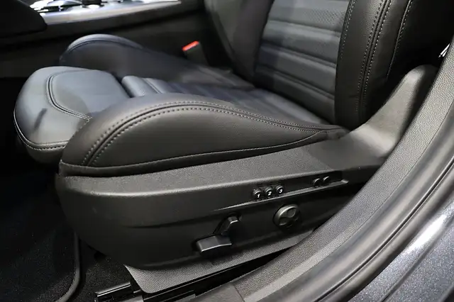 Alfa Romeo Giulia 2.0 16V 280 AT8 Q4 Veloce W-EDIZIONE Ansicht 11