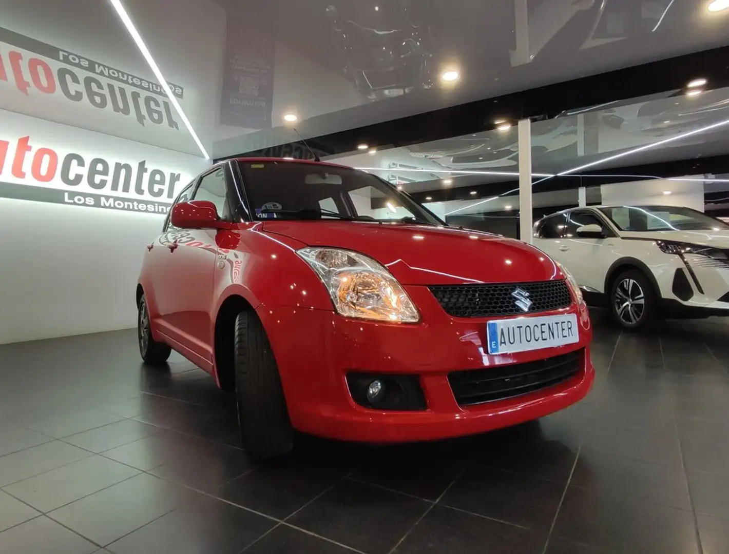 Suzuki Swift 1.3 DDiS GLX 5p Rojo - 2