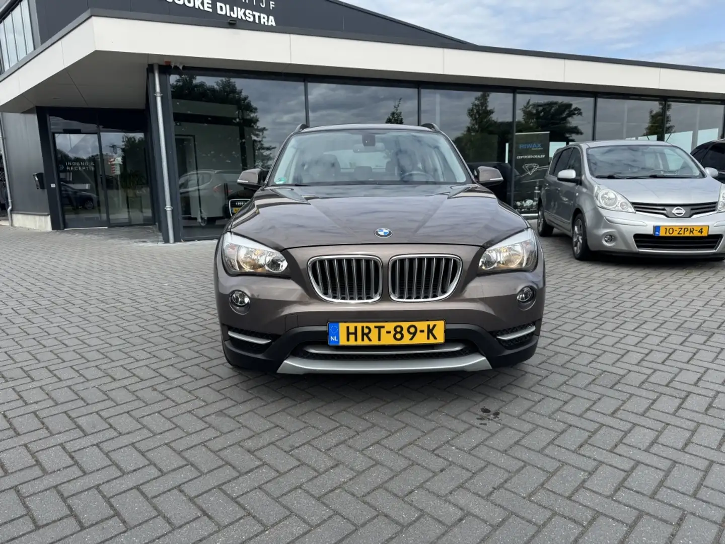 BMW X1 sDrive20i Коричневий - 2