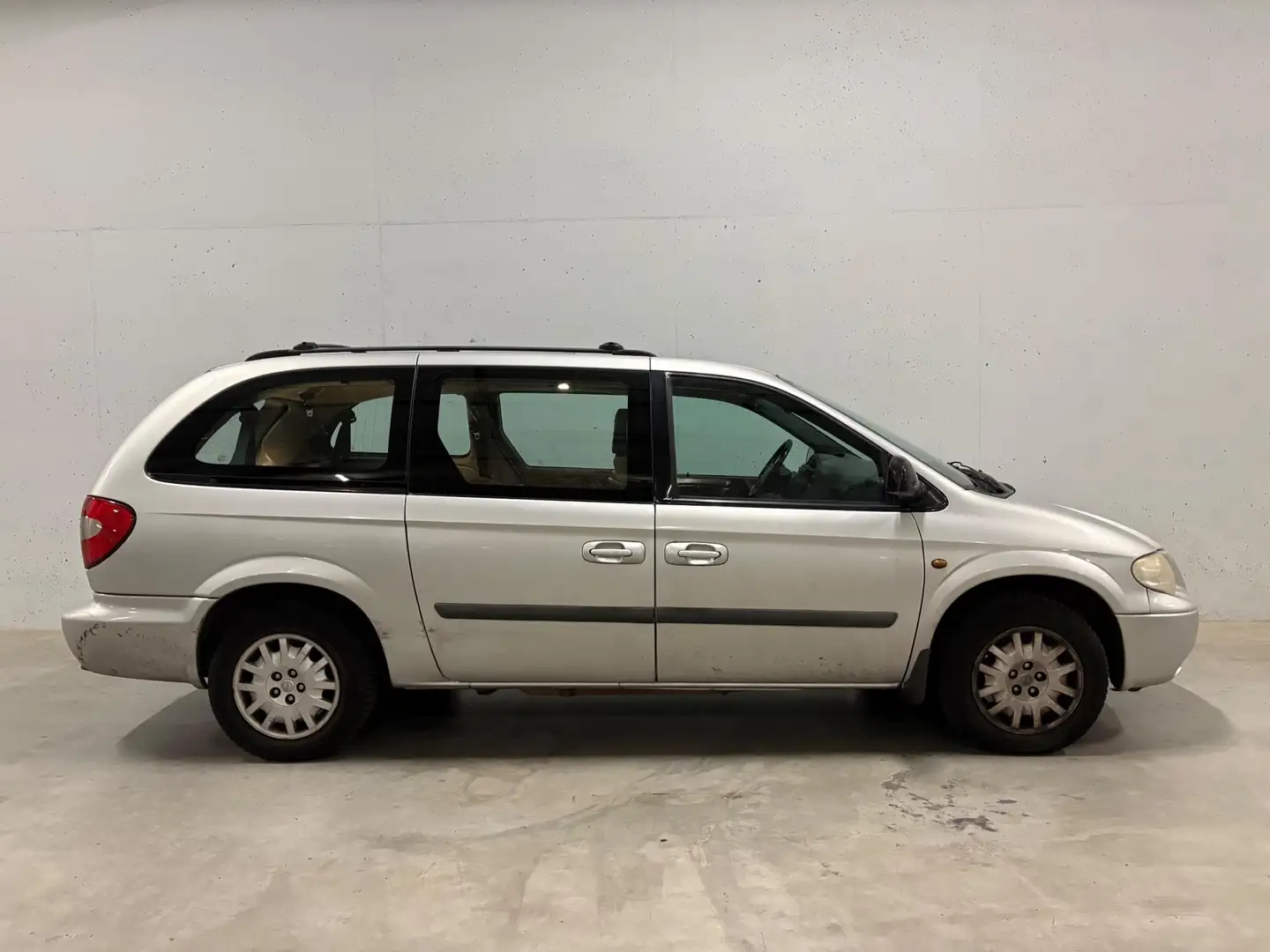 Chrysler Grand Voyager 3.3i V6 SE 7p Automaat Navi Gris - 2