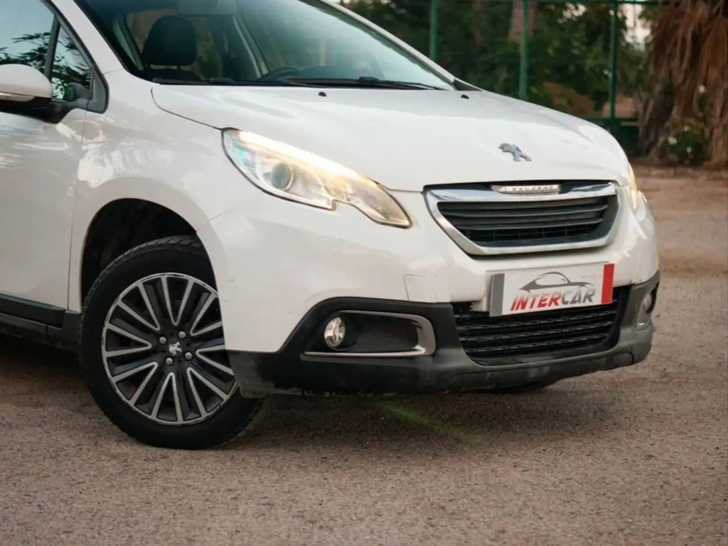 Peugeot 2008 Active 1.2 VTi 82 Blanco - 2