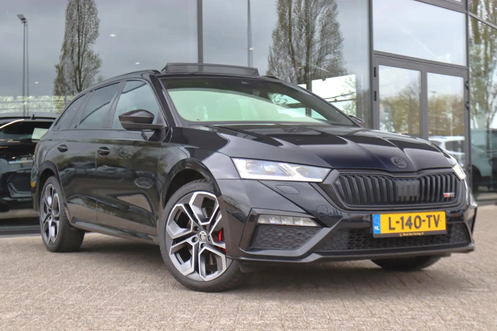 Skoda Octavia COMBI 1.4 TSI RS IV PHEV ORIG. NL | PANO | HUD | M Zwart - 2
