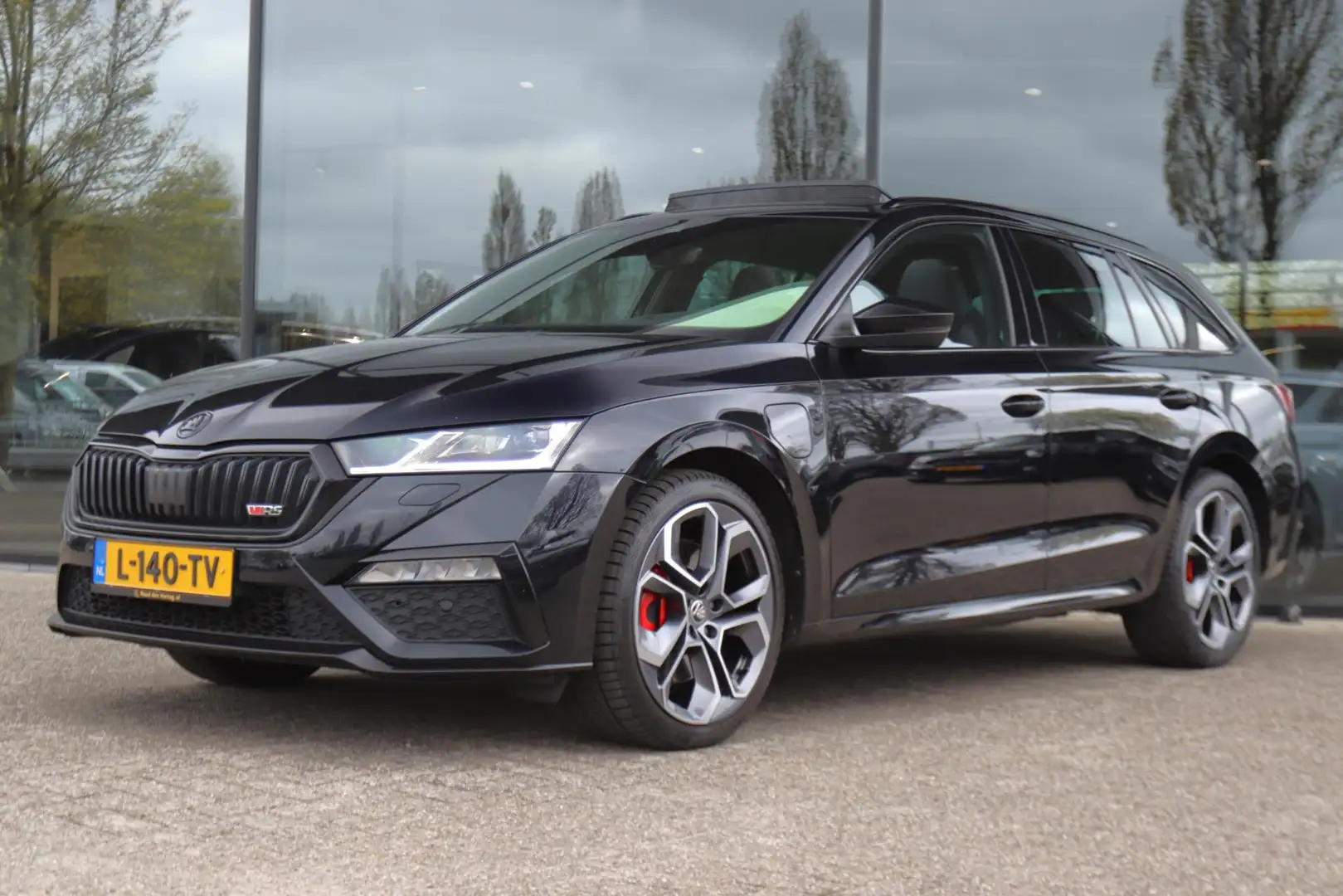 Skoda Octavia COMBI 1.4 TSI RS IV PHEV ORIG. NL | PANO | HUD | M Zwart - 1