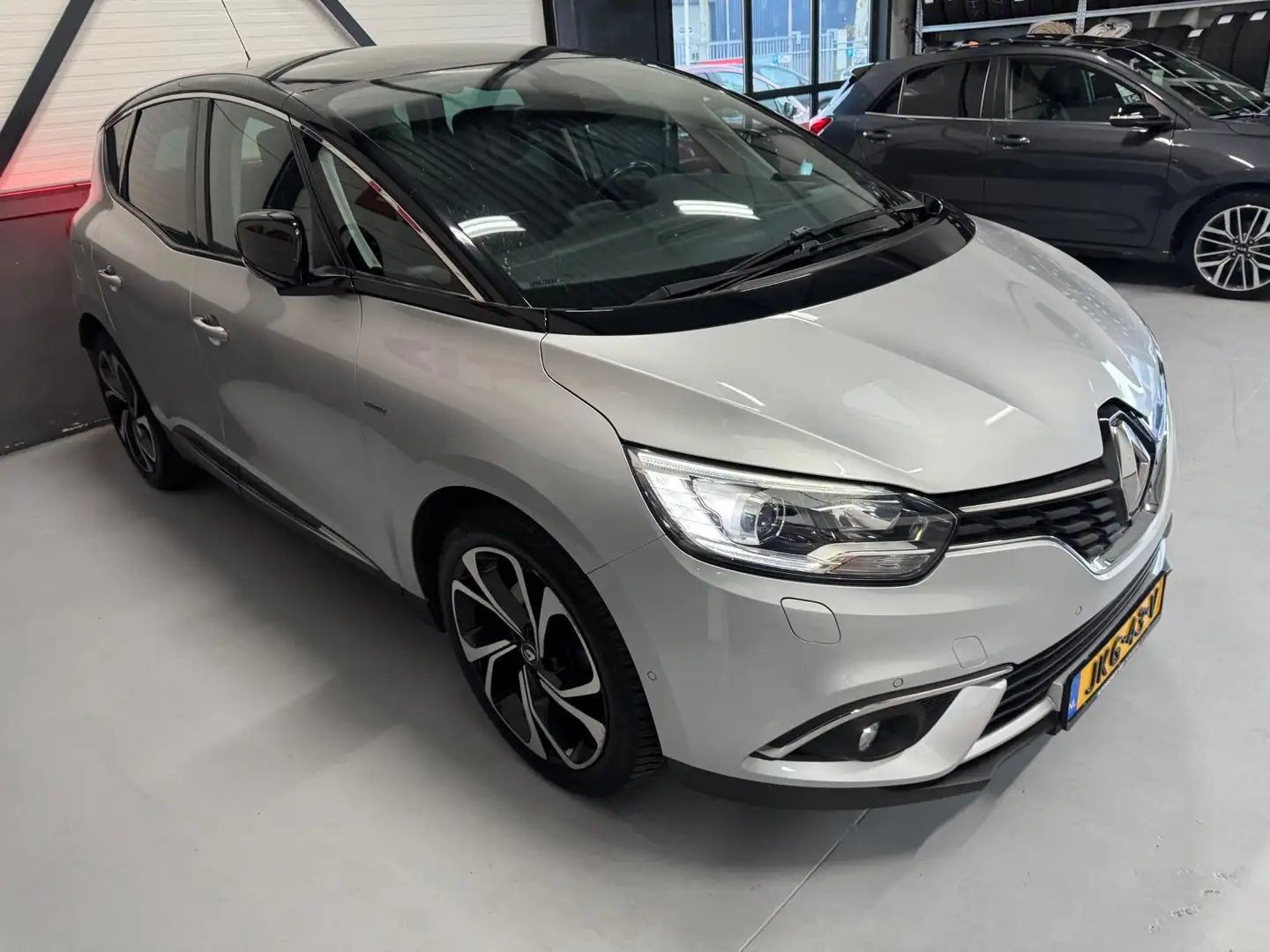 Renault Scenic 1.2TCe 132PK BOSE|Trekhaak|Camera|Cruise|Stoelmass Grijs - 2