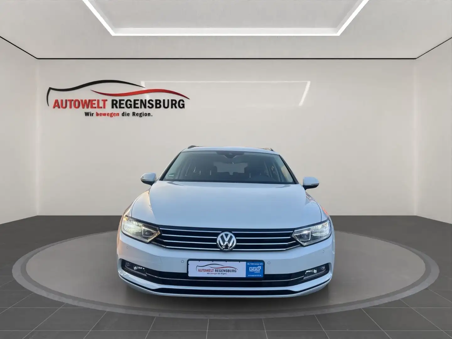 Volkswagen Passat 1.6 TDI NAVI RFK LED SHZ ACC Comfortline Weiß - 2