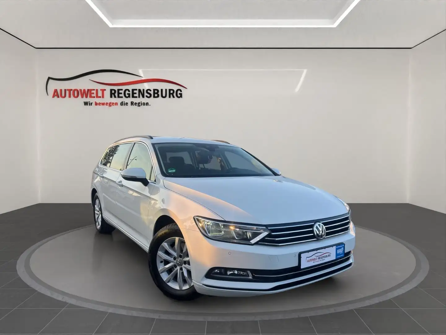 Volkswagen Passat 1.6 TDI NAVI RFK LED SHZ ACC Comfortline Weiß - 1