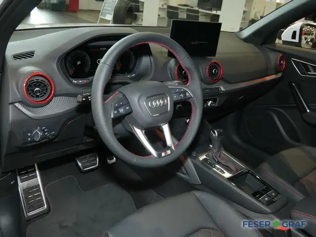 Audi Q2 view 8