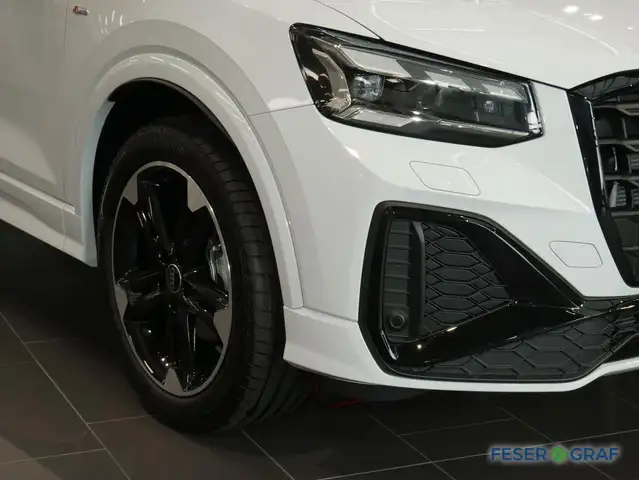 Audi Q2 view 4