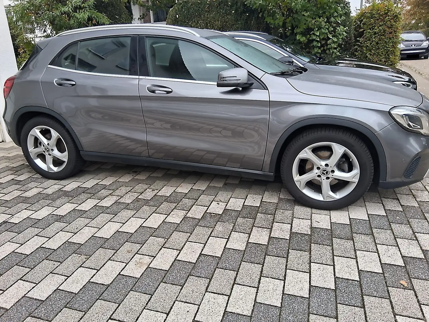 Mercedes-Benz GLA 180 7G-DCT Urban - 1