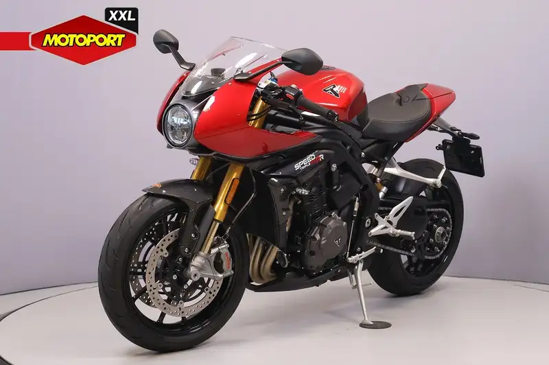Triumph Speed Triple 1200 RR - foto 4