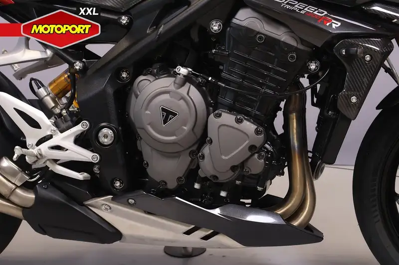 Triumph Speed Triple 1200 RR - foto 8