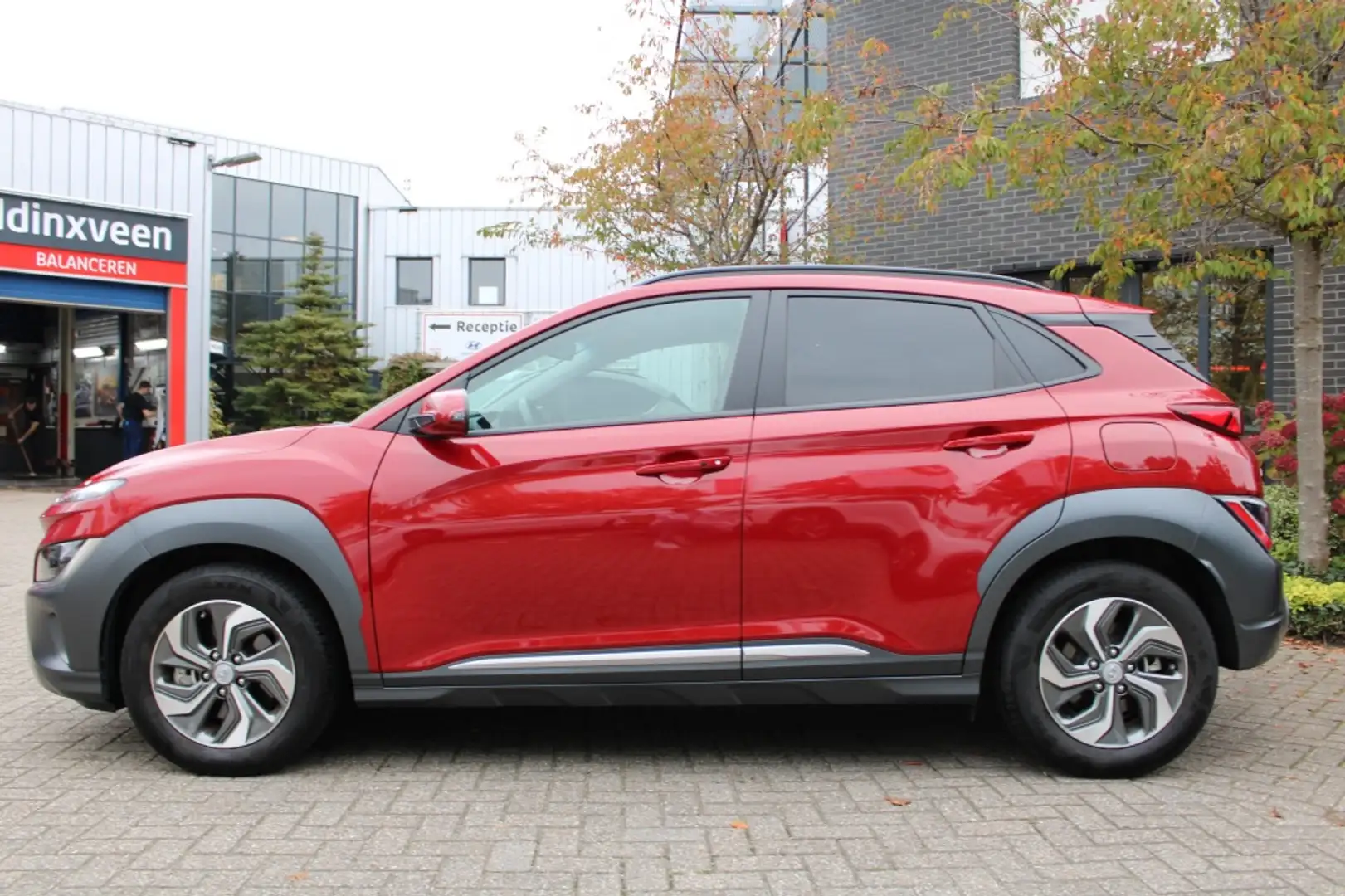 Hyundai KONA 1.6 GDI HEV Fashion Navi/Cam/16"/Trekhaak "RIJKLAA Rouge - 2