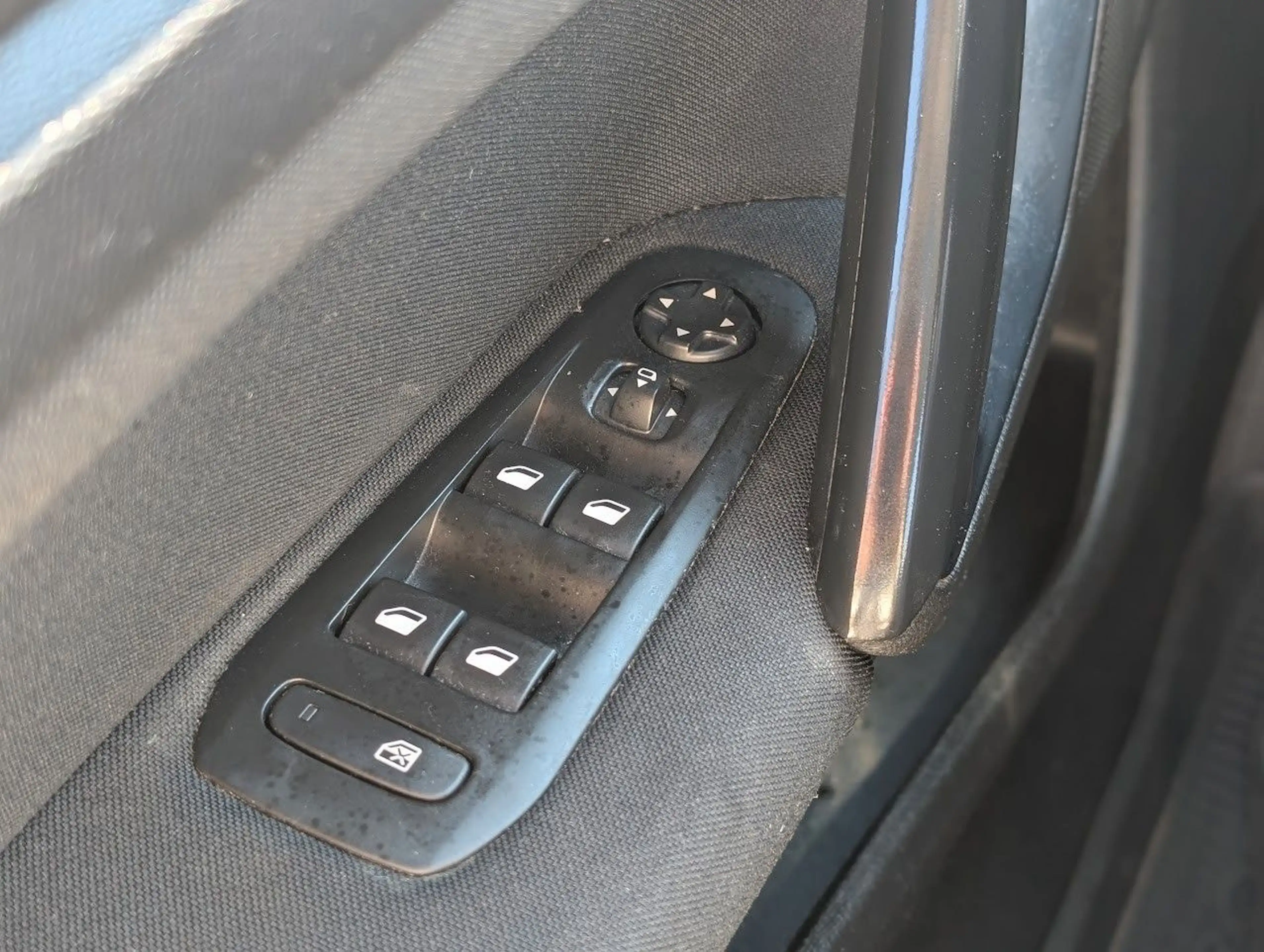 Peugeot 308 308 SW 1.5 Blue-HDi Active Business Automatik — photo 13