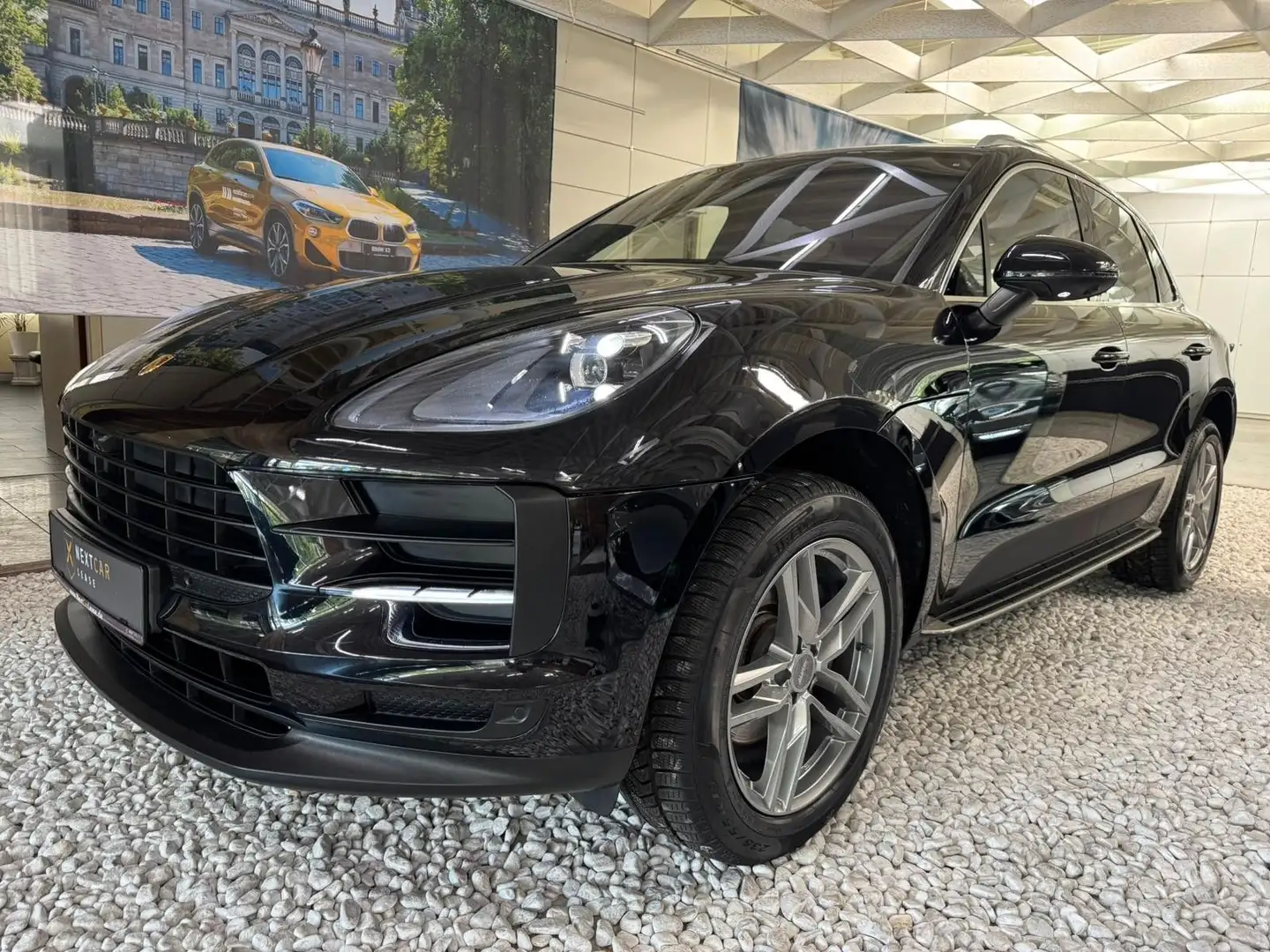 Porsche Macan Basis 18-Wege SurroundView Schwarz - 1
