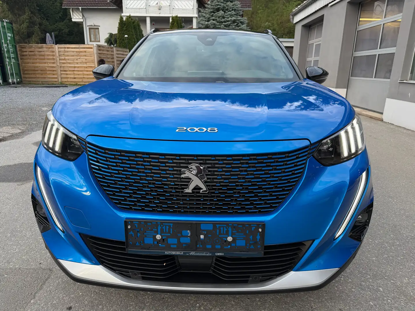 Peugeot 2008 e- GT 50kwh Blau - 2
