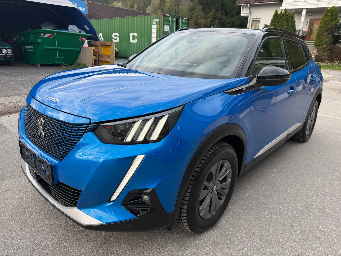 Peugeot 2008 e- GT 50kwh Blau - 1