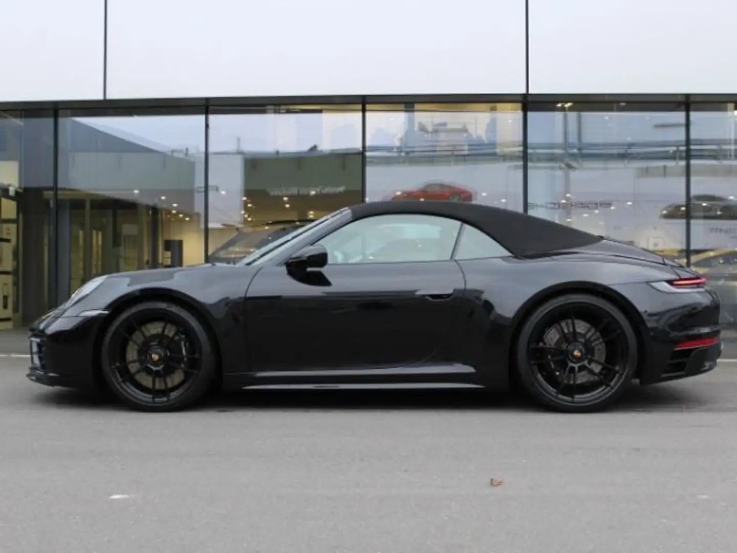 Porsche 992 (911) Carrera GTS Cabriolet Schwarz - 2