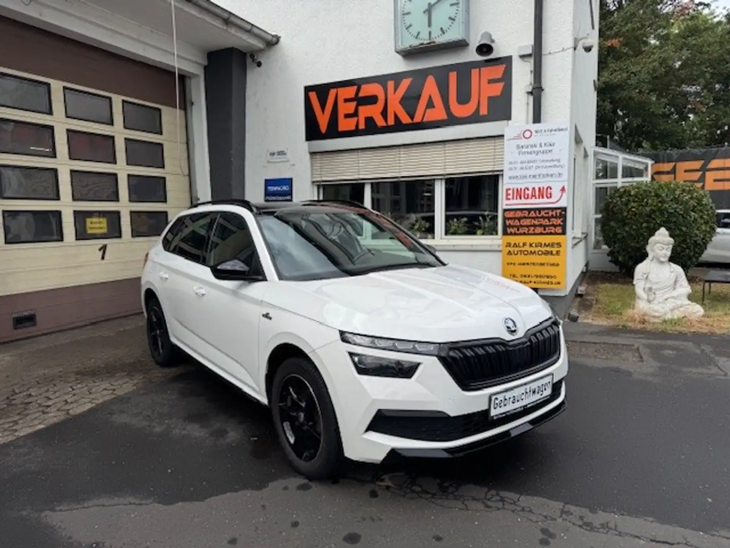 Skoda Kamiq 1,5TSI Monte Carlo AHK Kamera PDC SHZ Panora Weiß - 1