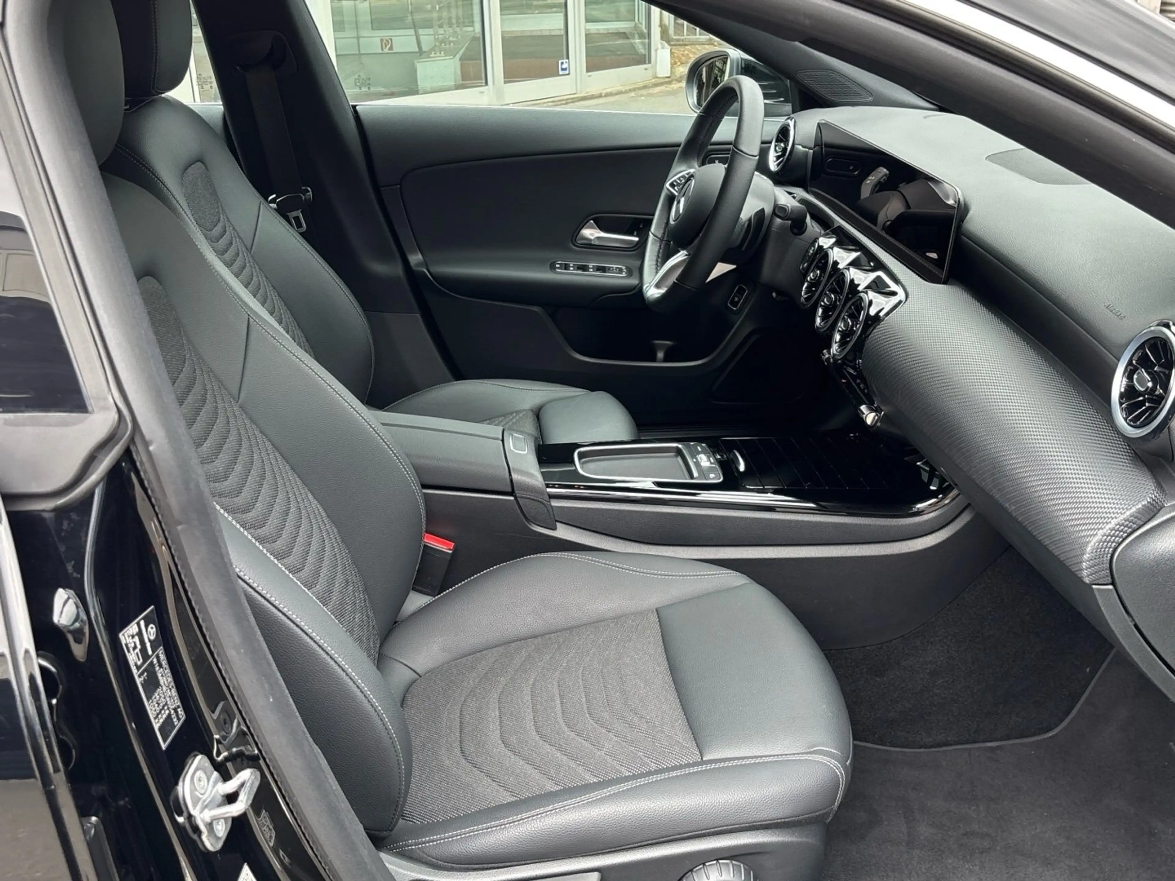 Mercedes-Benz CLA 200 SB LED Kamera MBUX Easy-Pack Lenkradh. — photo 13