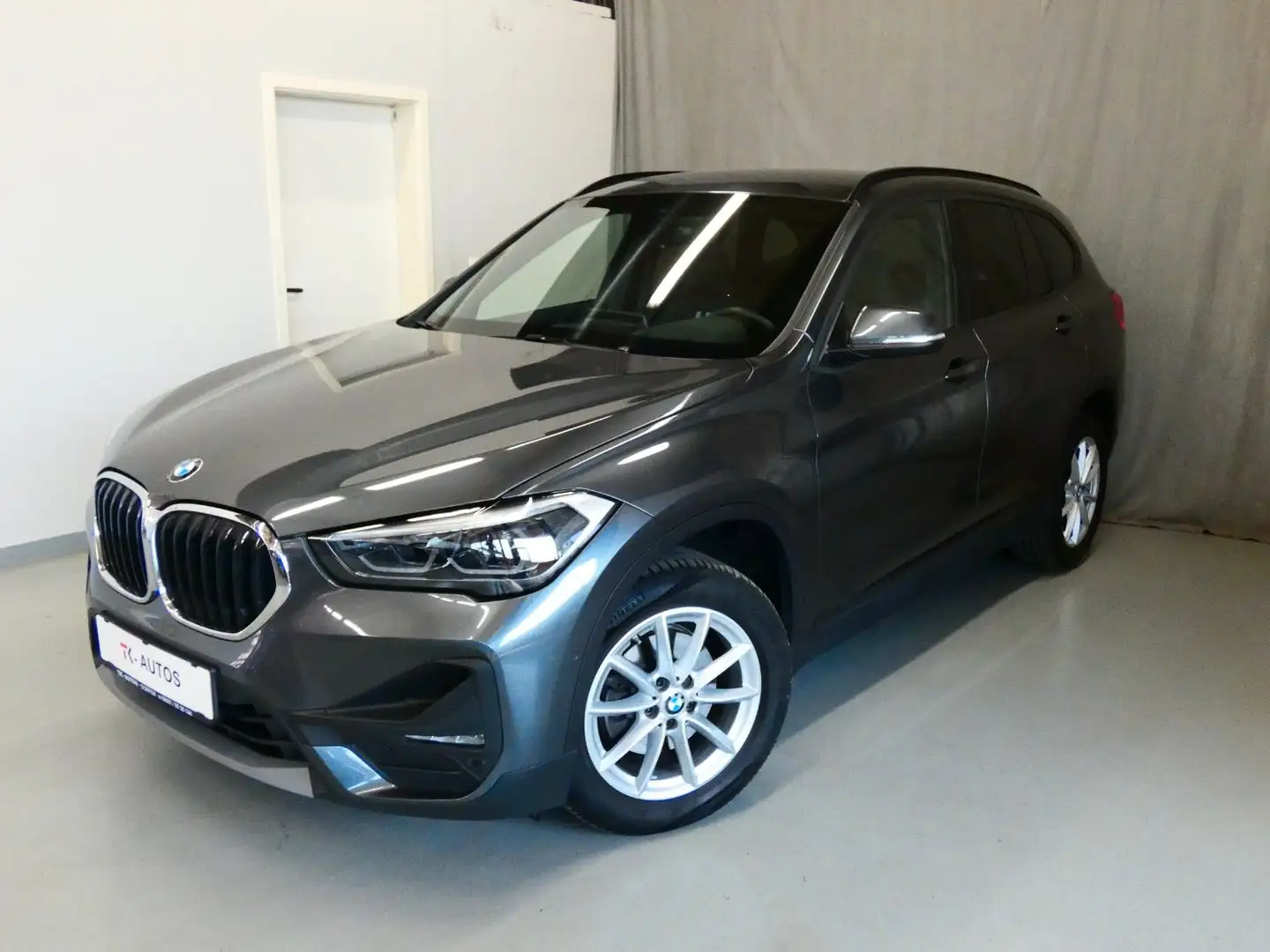 BMW X1 sDrive 18d Adv.,1.Hand,Navi,LED,Tempo,HUD,AHK Gris - 1