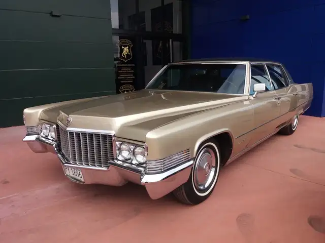 Cadillac Fleetwood Brougham