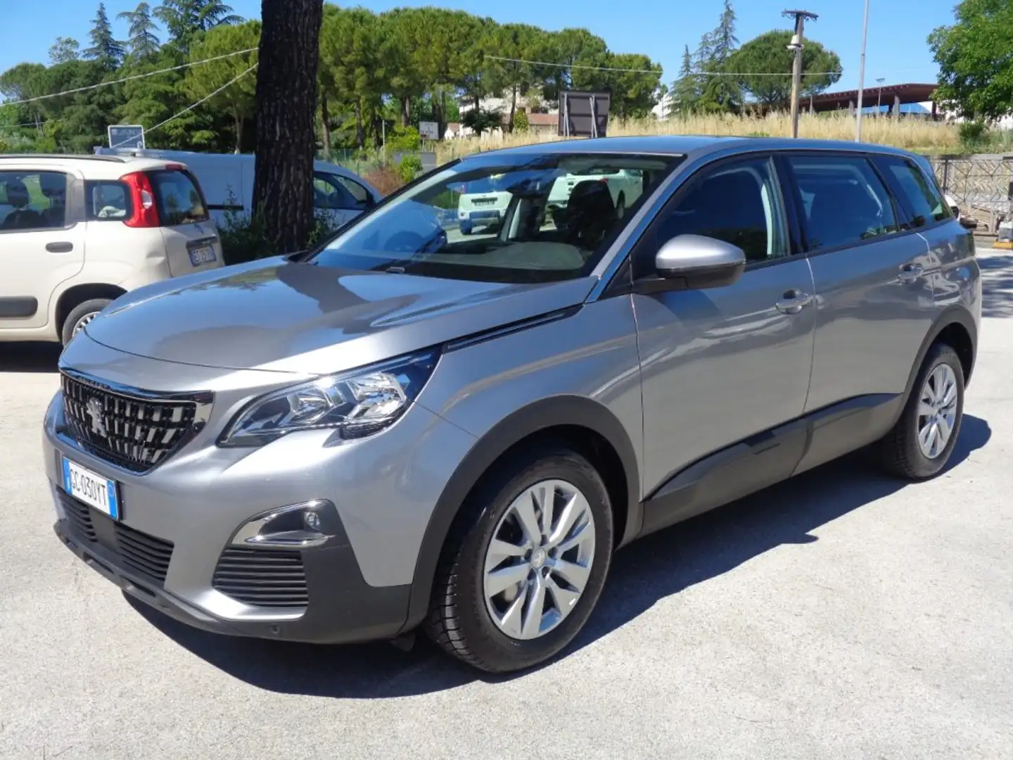 Peugeot 5008 BlueHDi 130 S&S EAT8 Business 7 POSTI Gris - 2