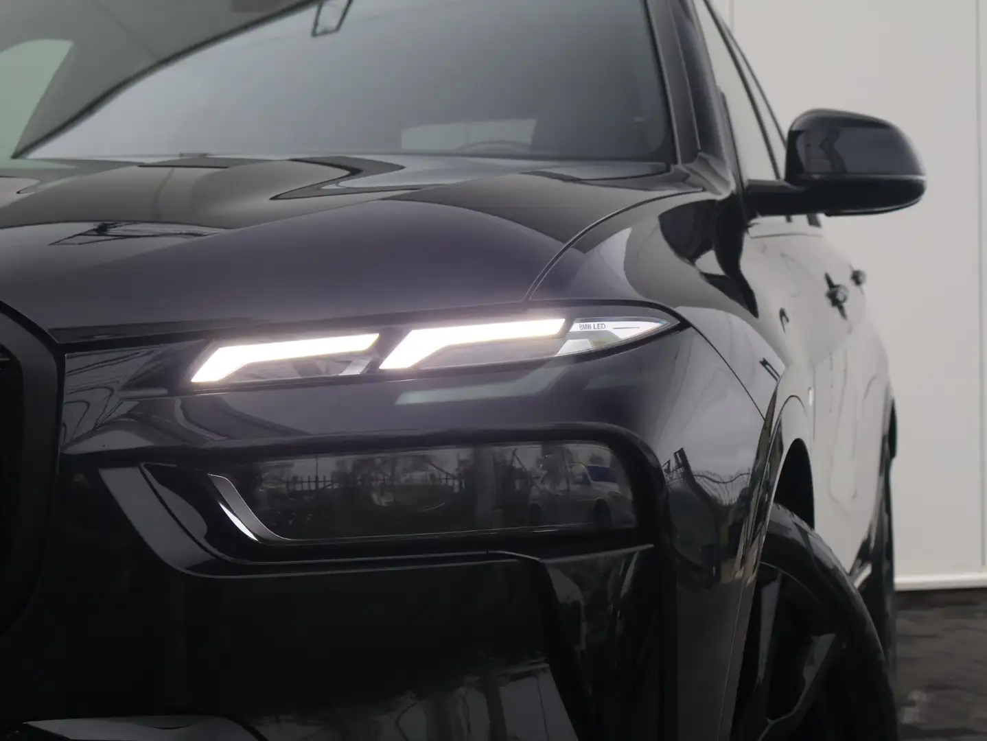 BMW X7 xDrive40d M Sportpakket Pro/ 22 inch LM/ Comfort A Zwart - 2