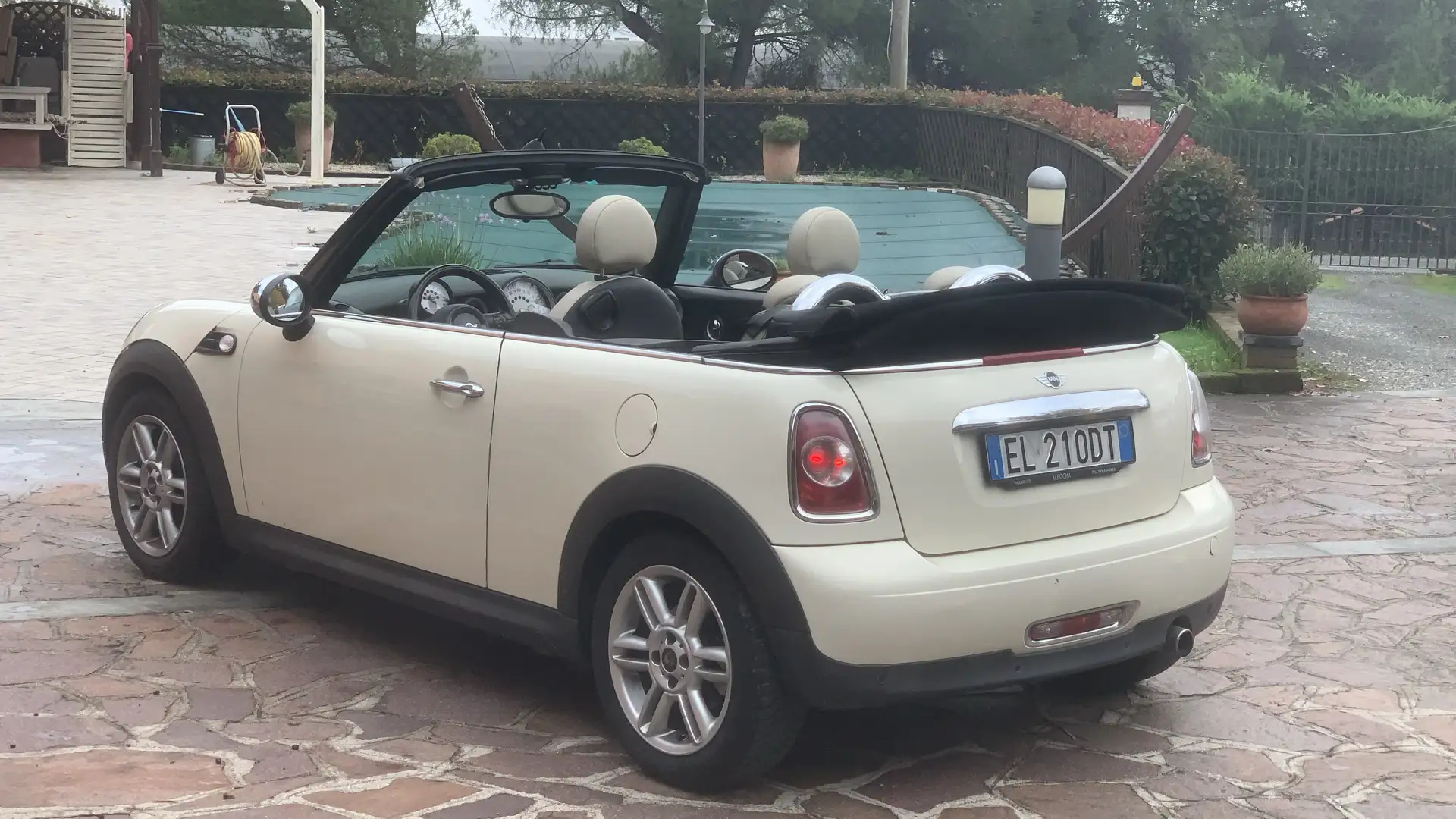 MINI One Cabrio 1.6 s/clima 98cv Beige - 2