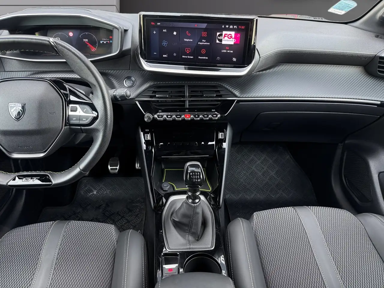Peugeot 208 208 — photo 11