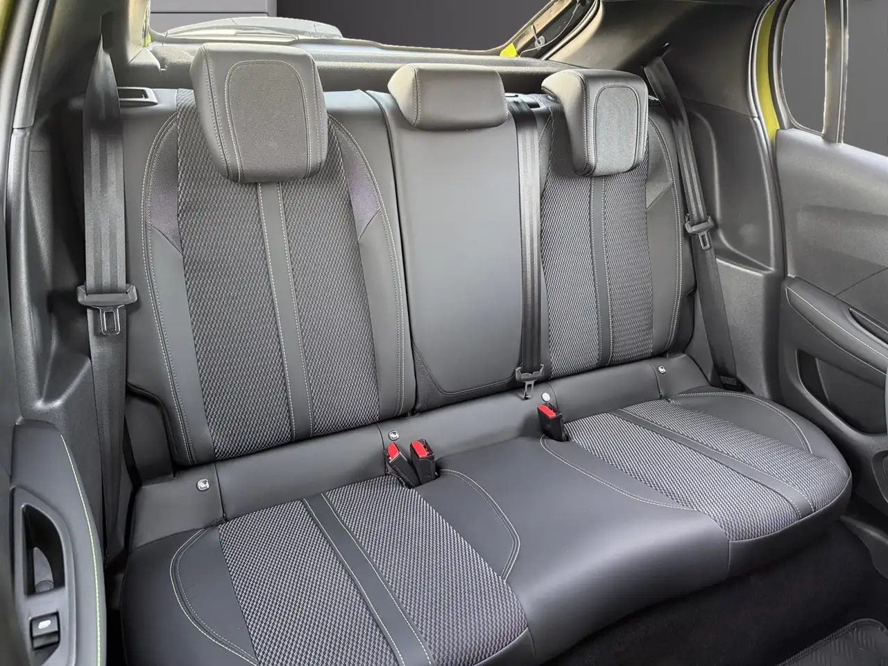 Peugeot 208 208 — photo 12
