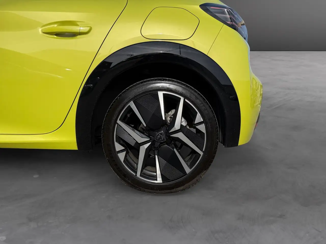 Peugeot 208 208 — photo 18