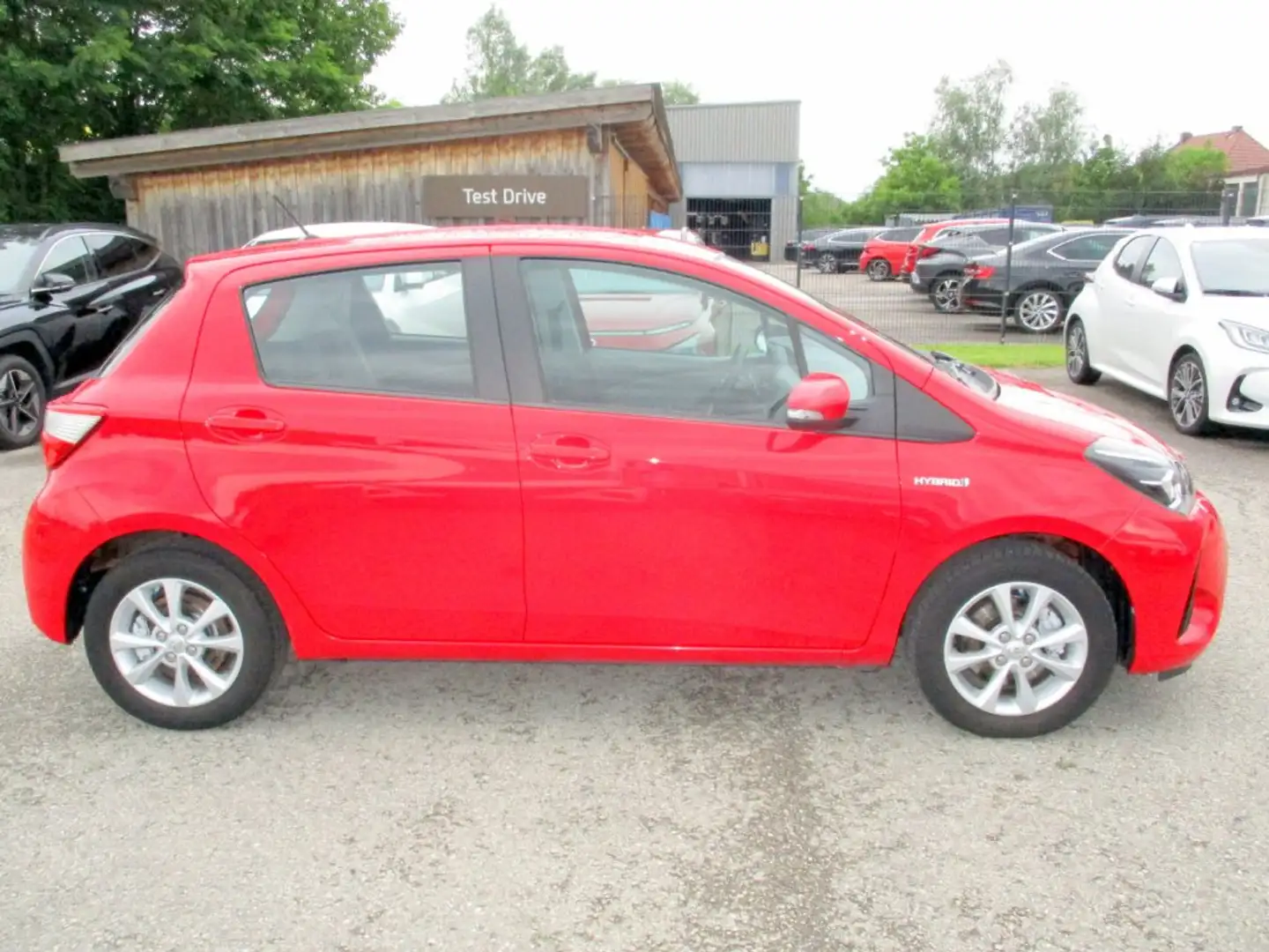 Toyota Yaris 1,5 VVT-i Hybrid Young Rot - 2
