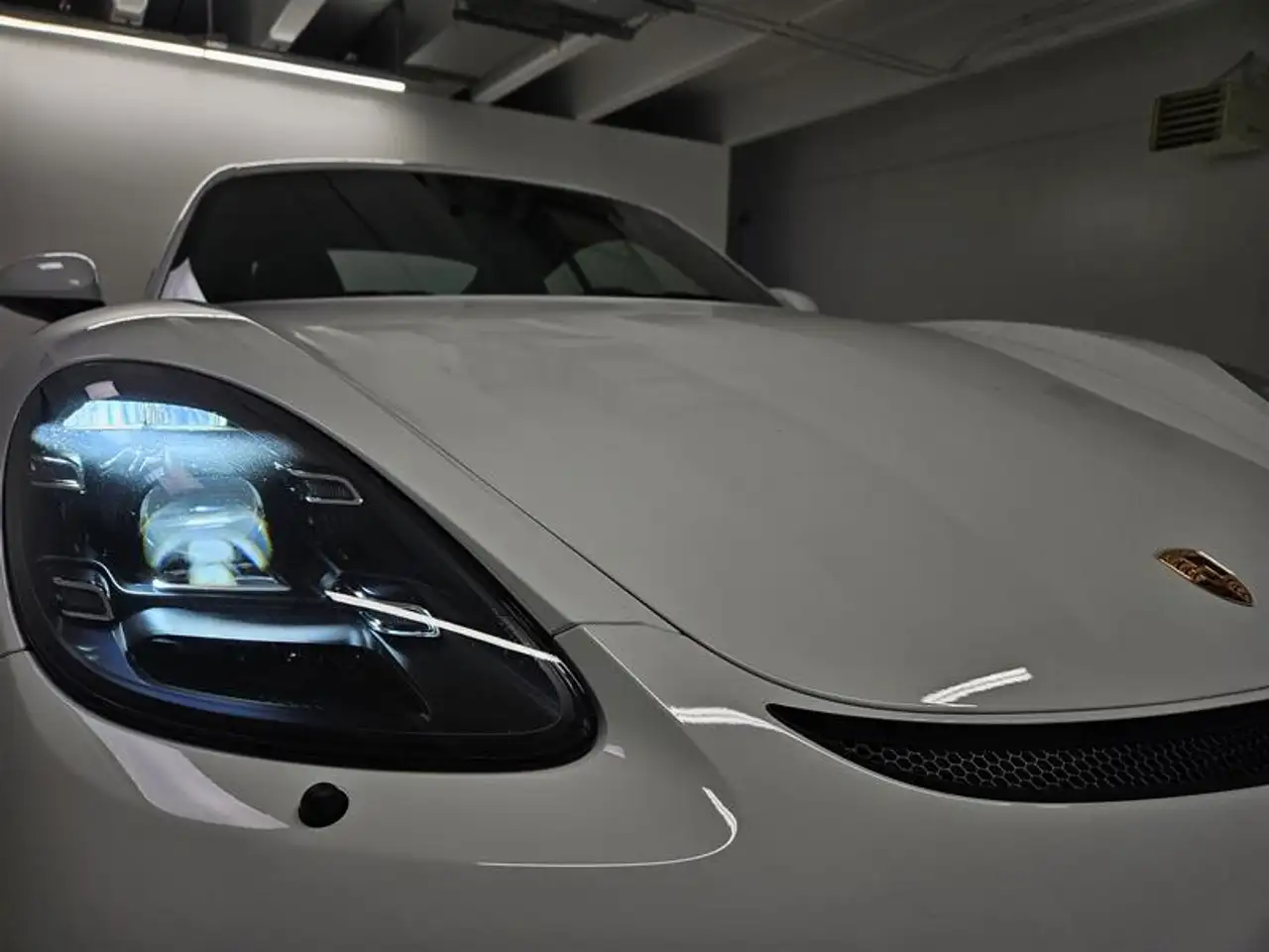 Porsche 718 Cayman photo Porsche 718 Cayman