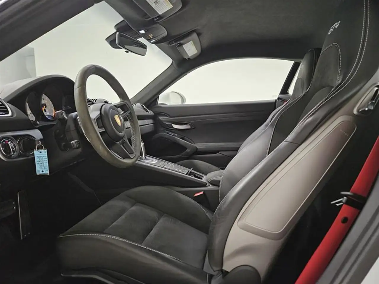 Porsche 718 Cayman photo Porsche 718 Cayman