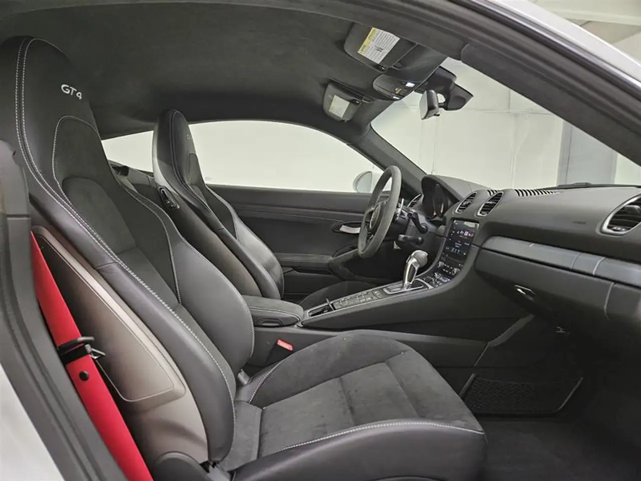 Porsche 718 Cayman photo Porsche 718 Cayman