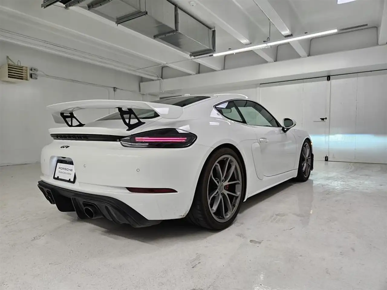 Porsche 718 Cayman photo Porsche 718 Cayman