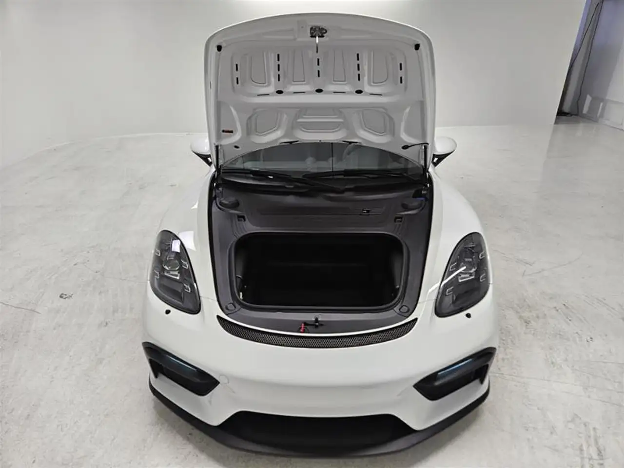 Porsche 718 Cayman photo Porsche 718 Cayman
