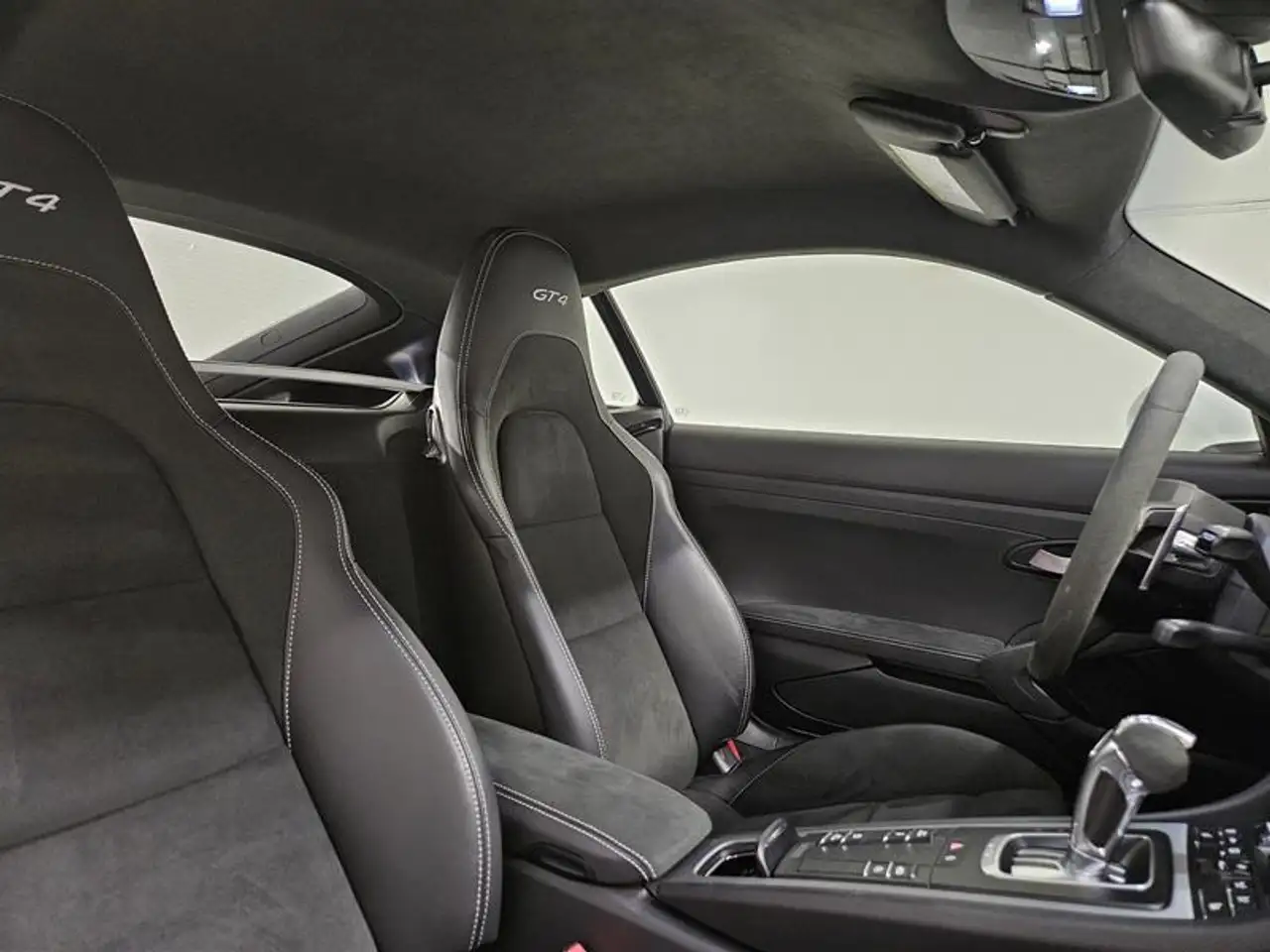 Porsche 718 Cayman photo Porsche 718 Cayman