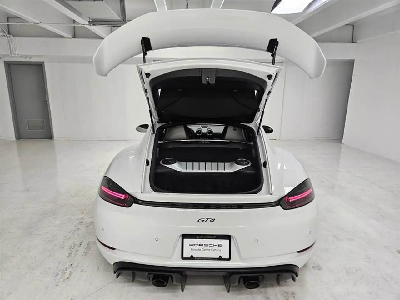 Porsche 718 Cayman photo Porsche 718 Cayman