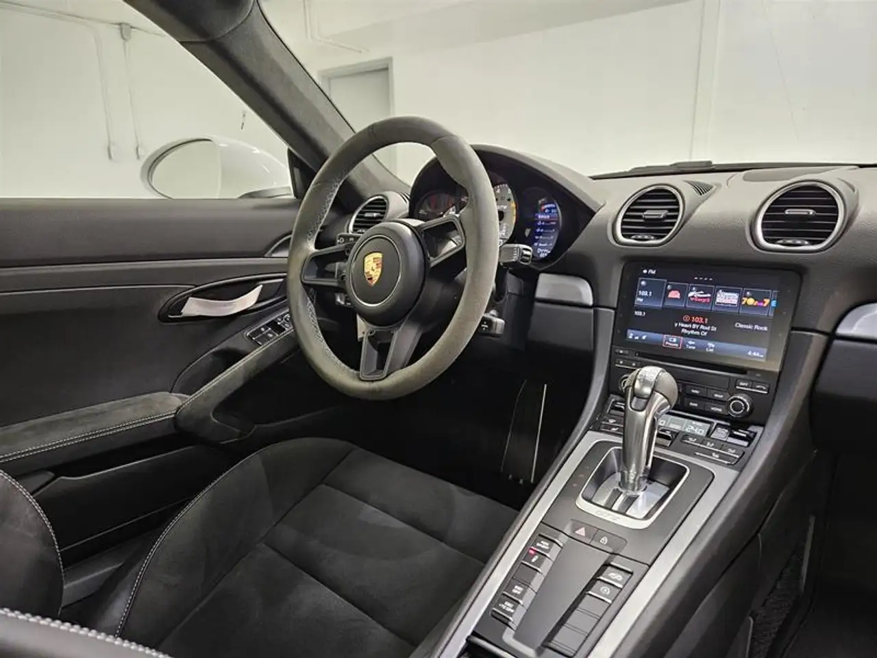 Porsche 718 Cayman photo Porsche 718 Cayman