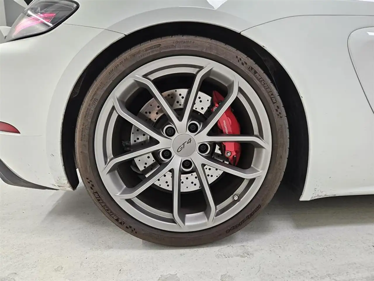 Porsche 718 Cayman photo Porsche 718 Cayman