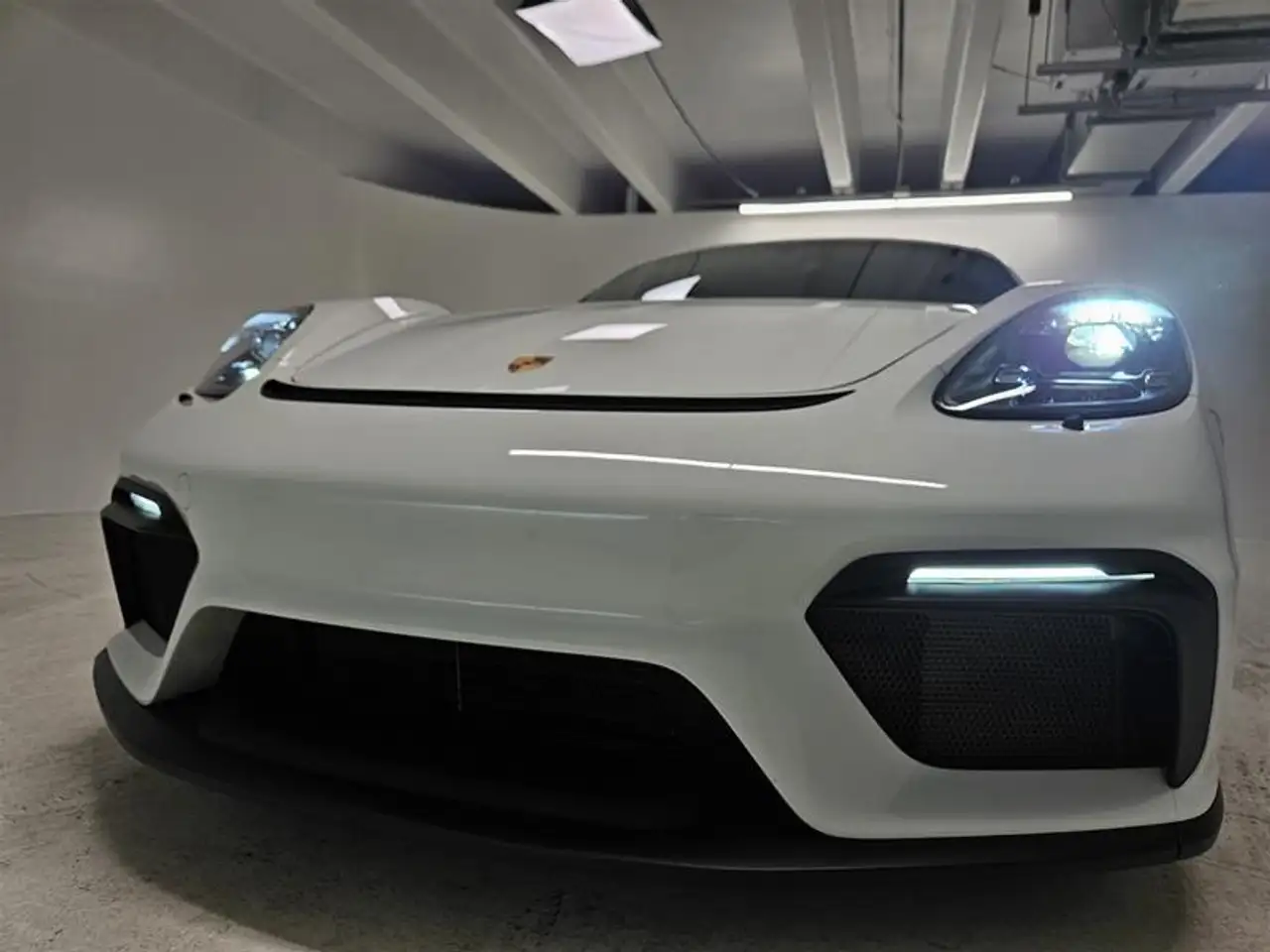 Porsche 718 Cayman photo Porsche 718 Cayman