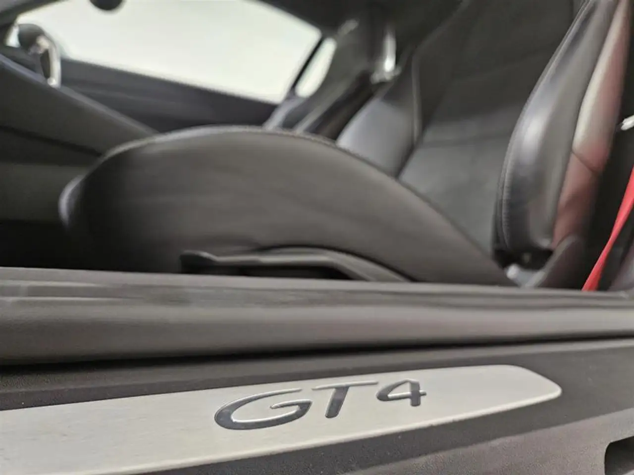 Porsche 718 Cayman photo Porsche 718 Cayman