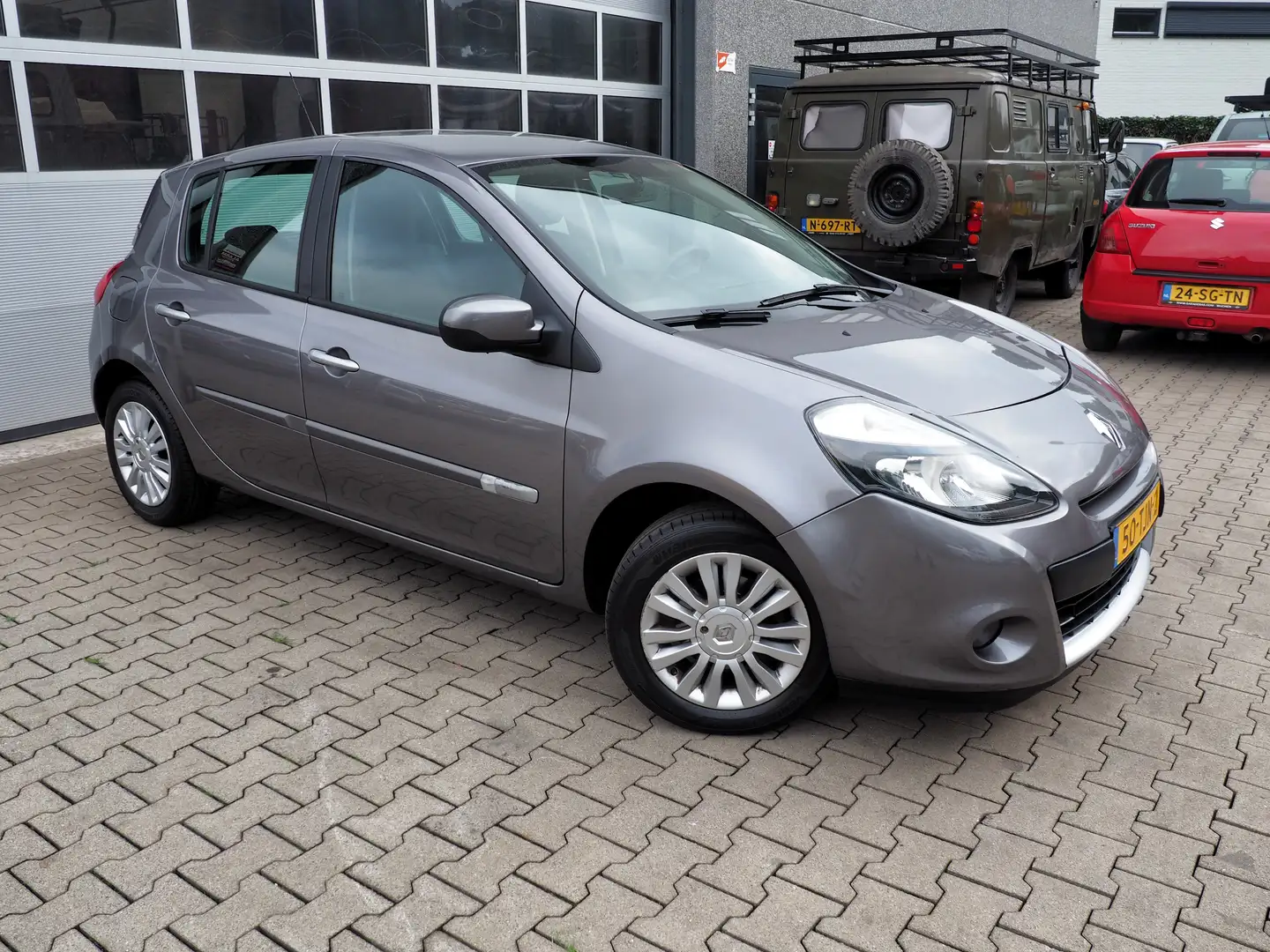 Renault Clio 1.2 TCE Collection AIRCO CRUISE PARKEER S. LM VELG Gris - 1