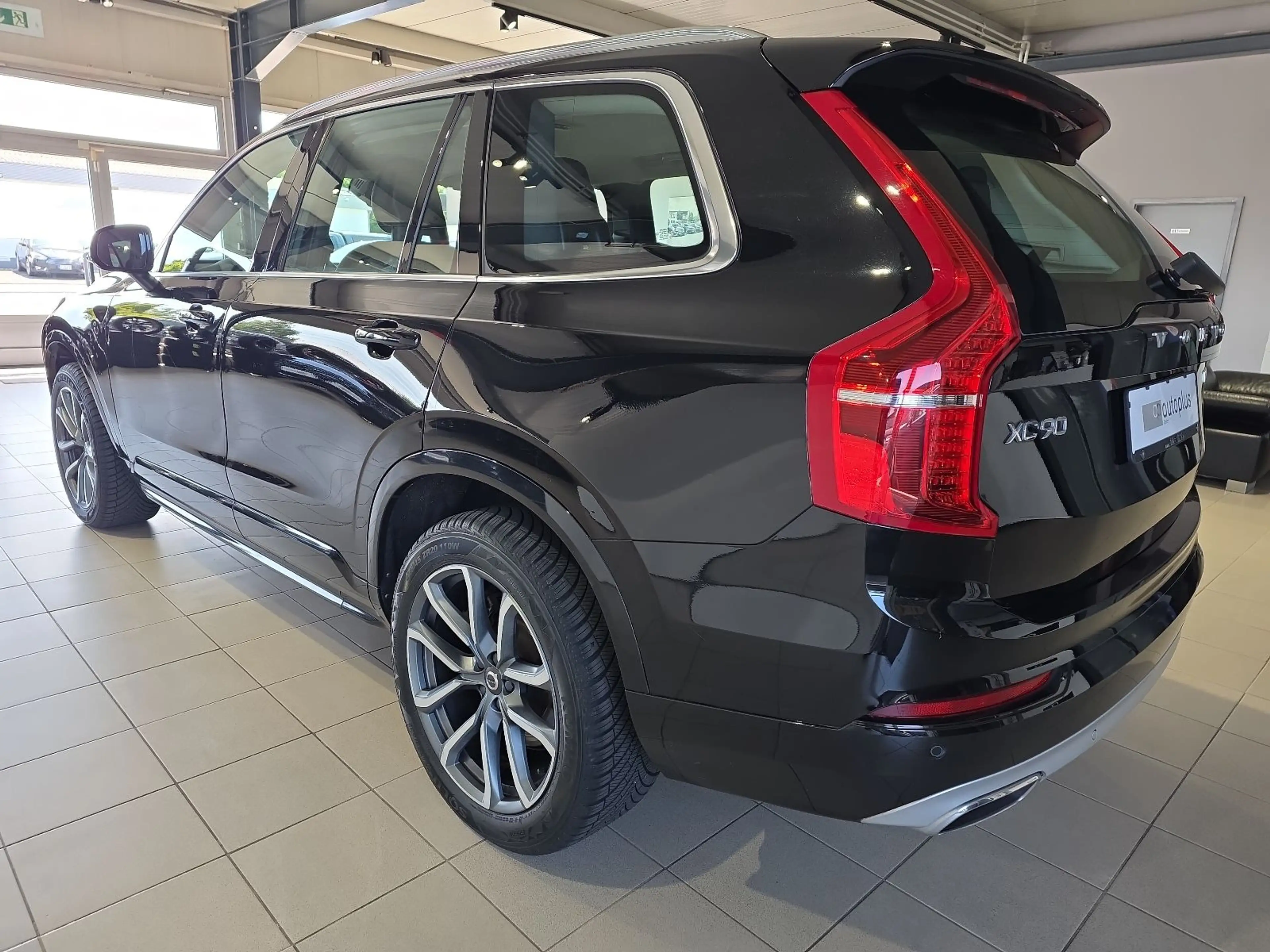 Volvo XC90 B5 (D) Momentum Pro AWD ACC BLIS Kamera LED — photo 10