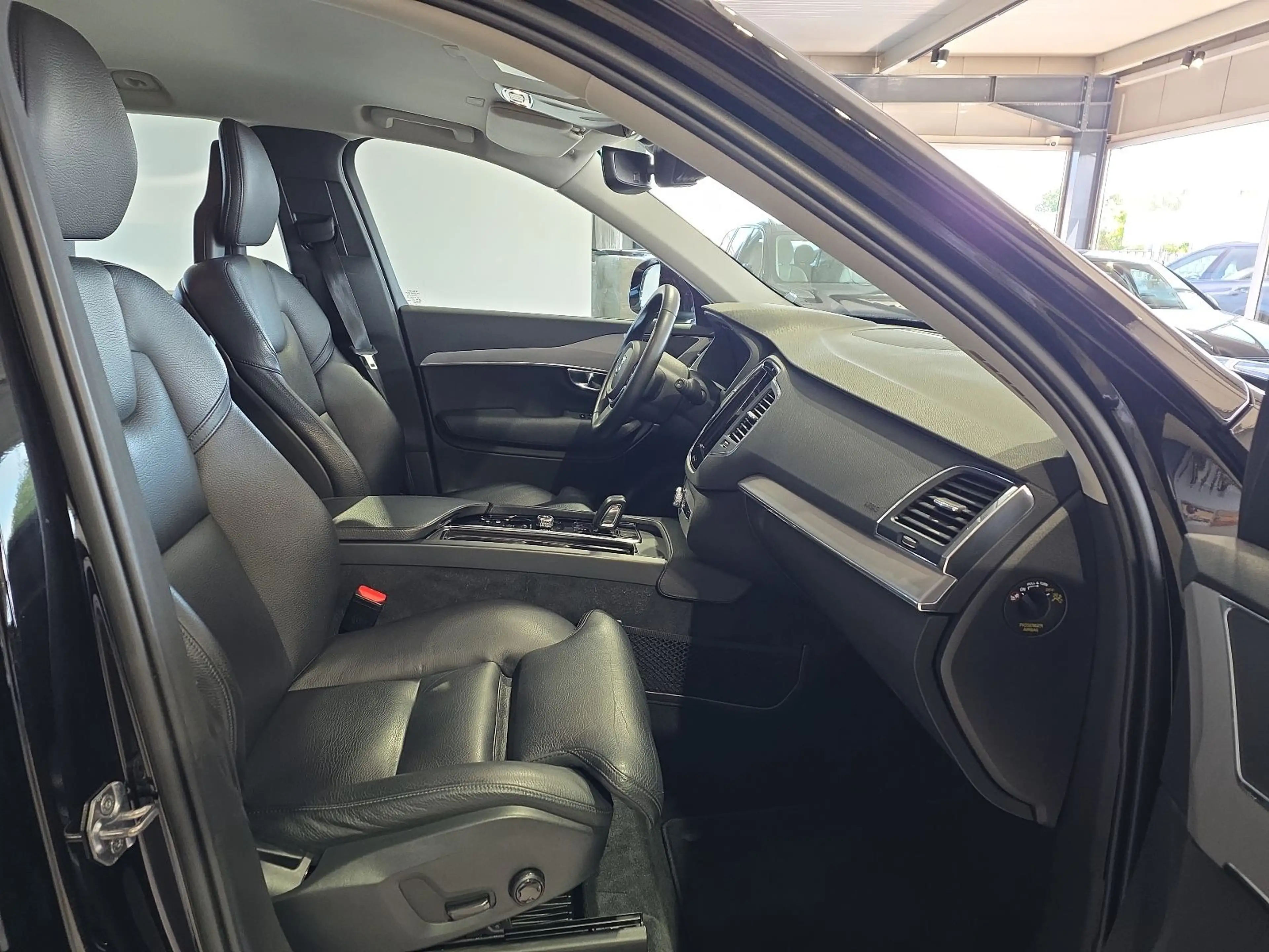 Volvo XC90 B5 (D) Momentum Pro AWD ACC BLIS Kamera LED — photo 11