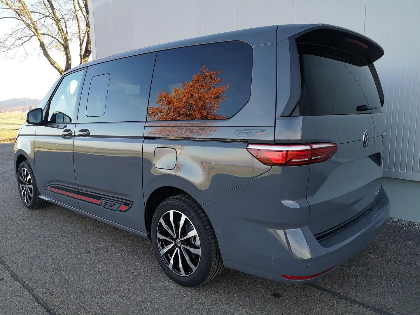 Volkswagen T7 Multivan Sport Edition 1,5eHybrid DSG 4Motion Komfort LÜ... Grau - 2