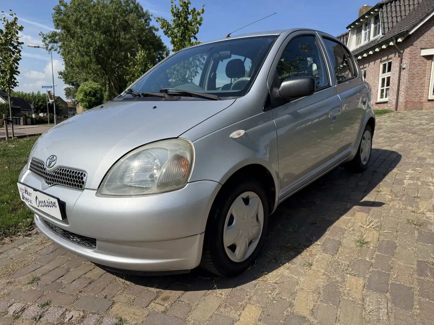 Toyota Yaris 1.3-16V VVT-i Sol Centr. Vergr. / Elektr. ramen / Grijs - 2